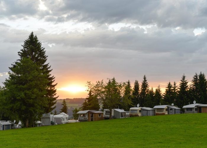 Sonnenuntergang über dem Berghof Hochlitten