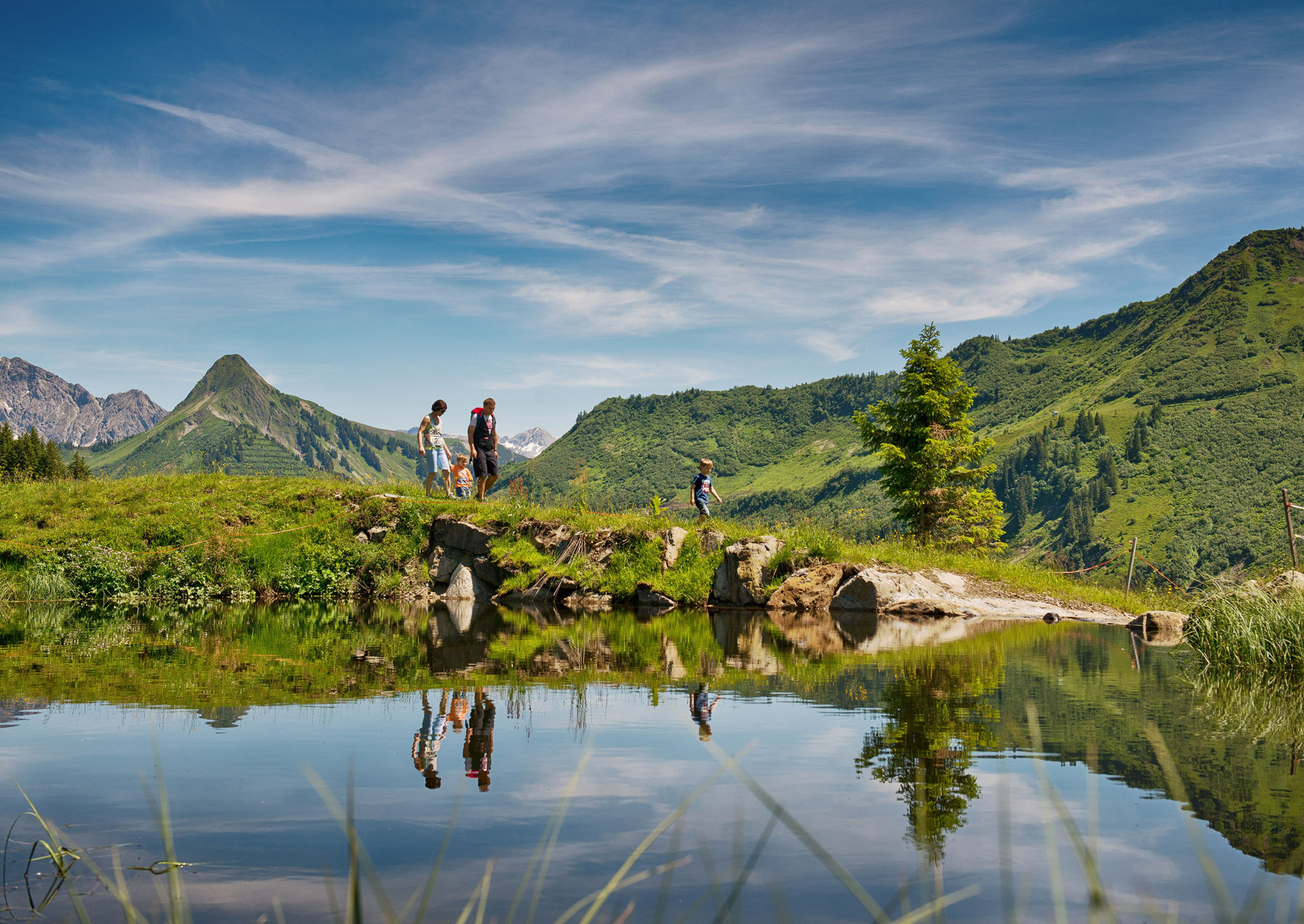 Camping dort, wo andere zum Wandern und Skifahren hinauffahren. – Camping Hochlitten in Riefensberg im Naturpark Nagelfluhkette